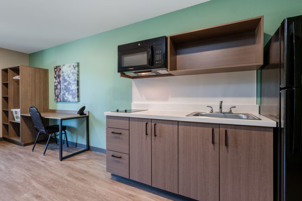 ECHO Suites Extended Stay by Wyndham Springfield Airport PLZ 29/49