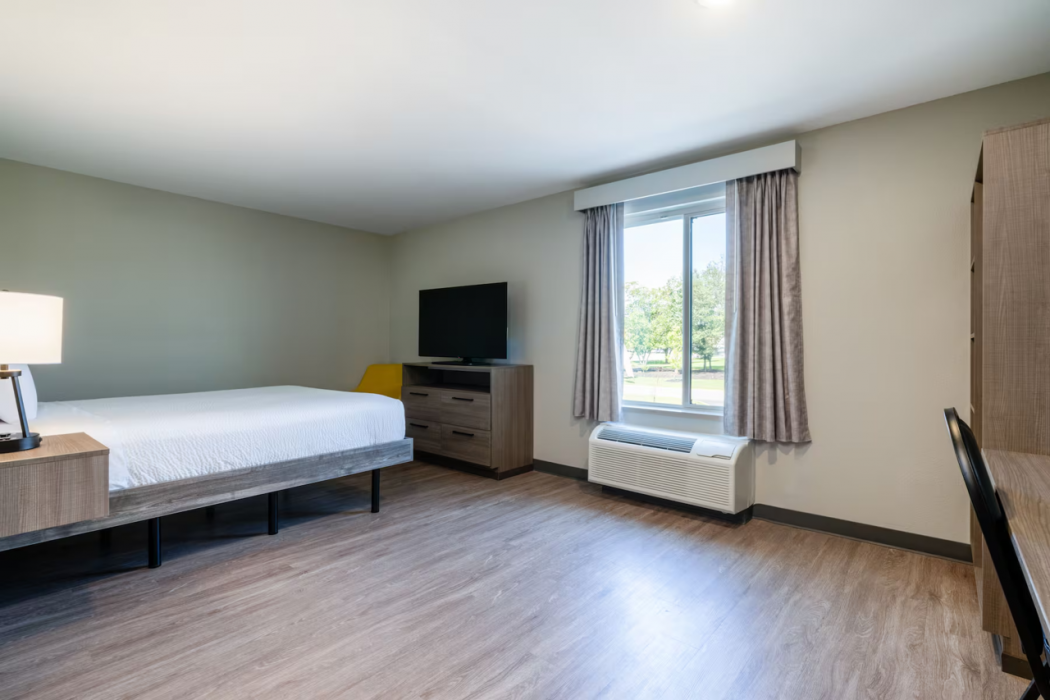 ECHO Suites Extended Stay by Wyndham Springfield Airport PLZ 10/49
