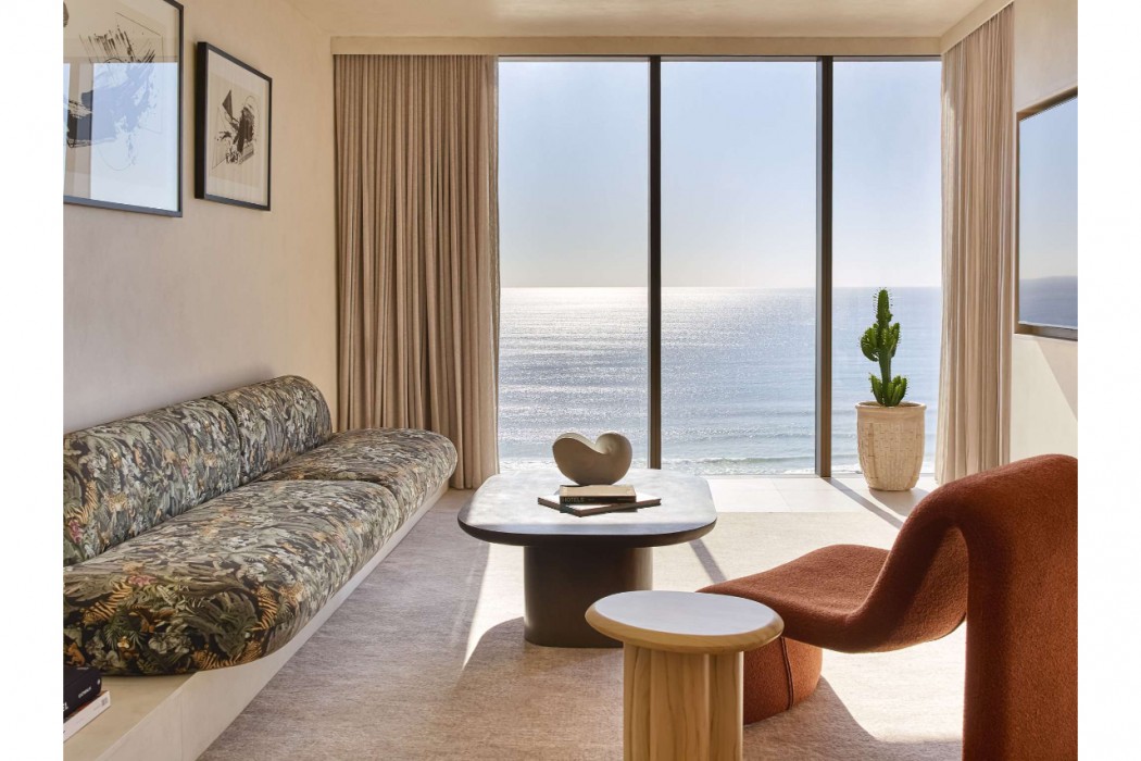 Mondrian Gold Coast 19/75