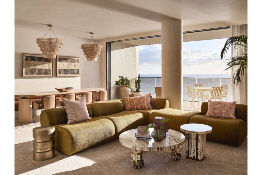 Mondrian Gold Coast 17/75