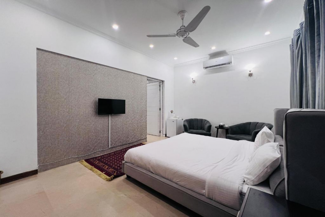 Rhodium Elite Hotel 8/56