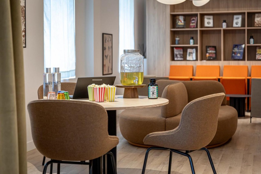 Lobby at Dantan Hotel, BOULOGNE BILLANCOURT