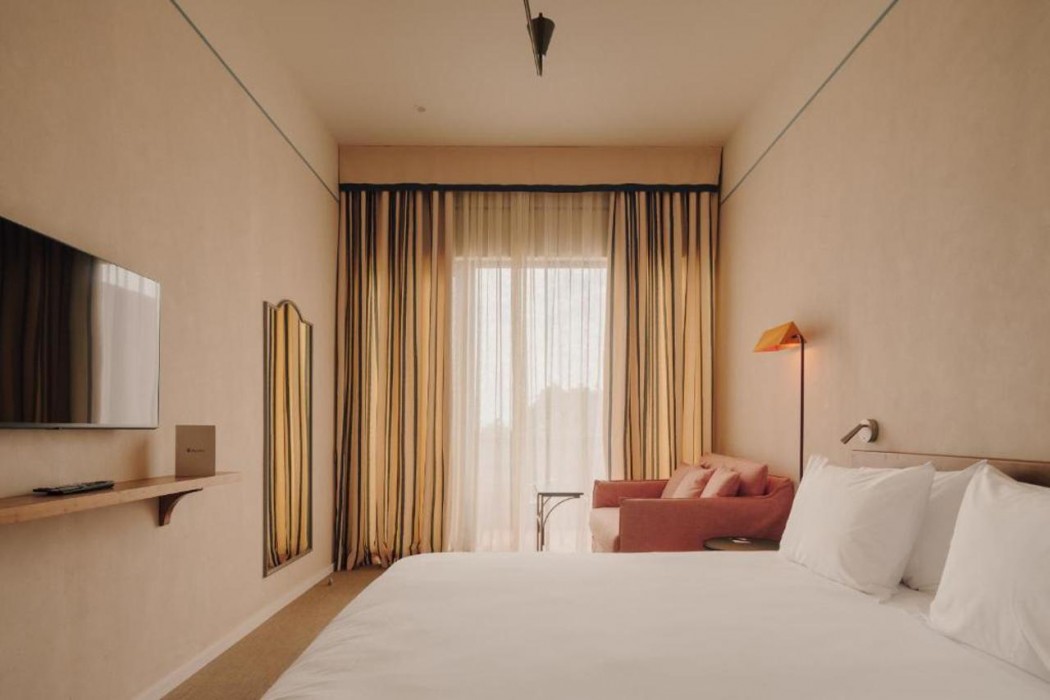 Pabellon Hotel 8/48