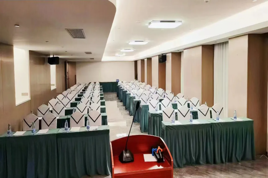 Lavande Hotel (Jinan Shiji Avenue Aotelaisi) 13/14