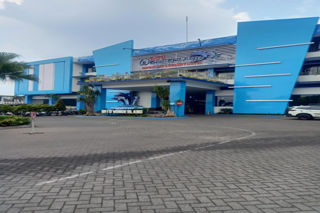 Batu Wonderland Water Resort Hotel 1/35