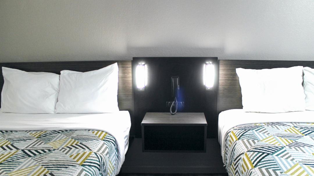 2 Queen Beds Non-Smoking, Micfridge