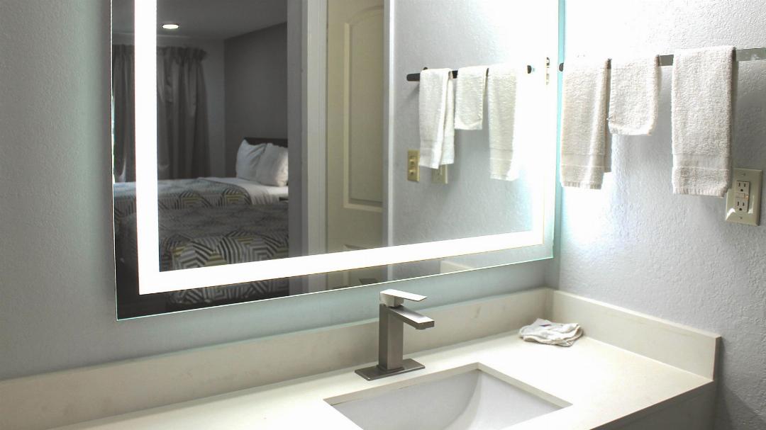 2 Queen Beds Non-Smoking, Micfridge، Motel6 Mccomb Ms 5/16
