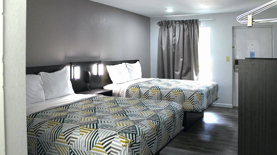 2 Queen Beds Non-Smoking, Micfridge، Motel6 Mccomb Ms 4/16