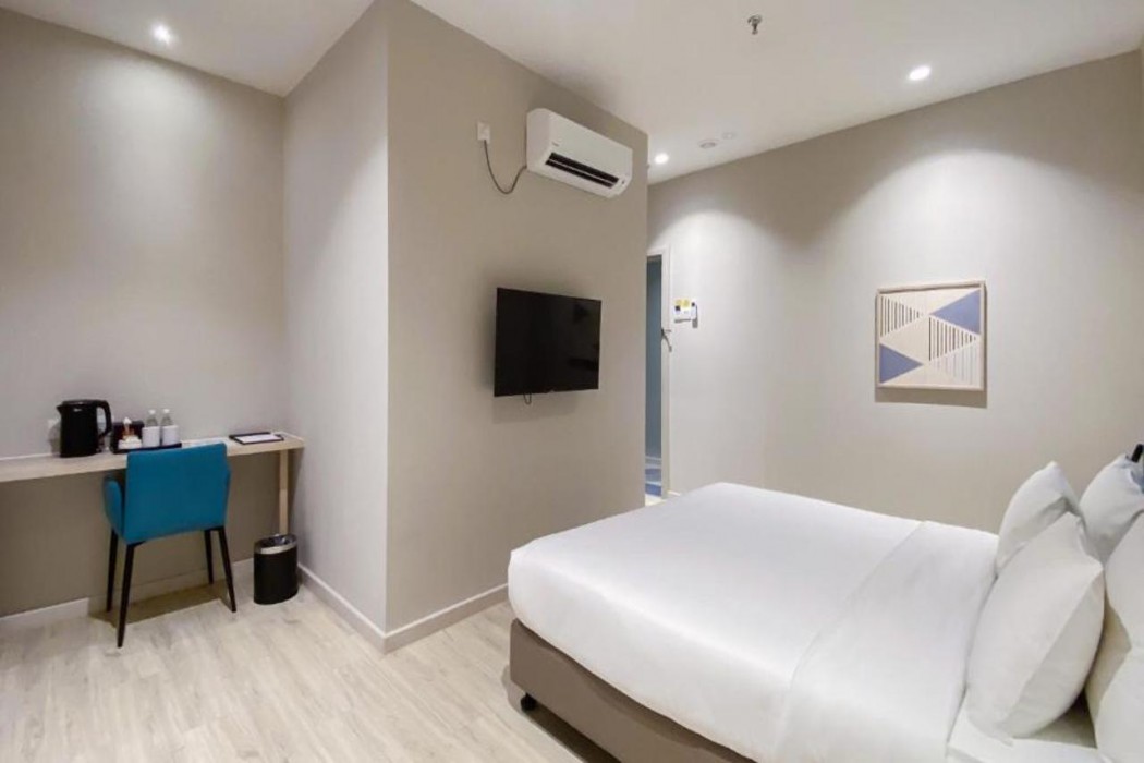 Fives Hotel Meldrum 28/56