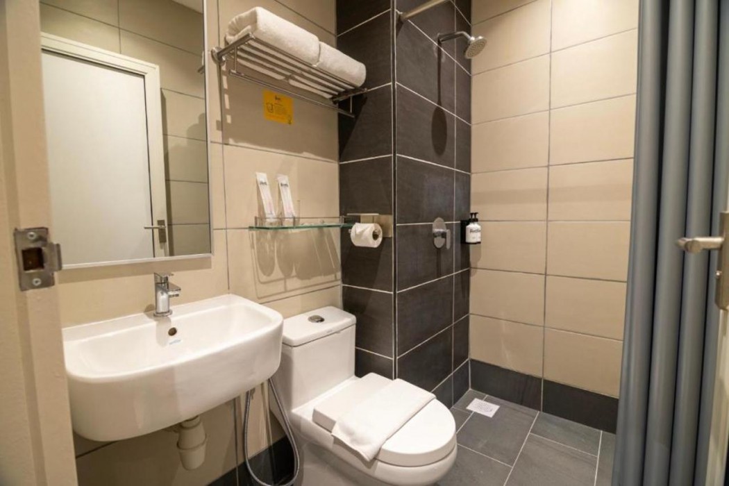 Fives Hotel Meldrum 13/56