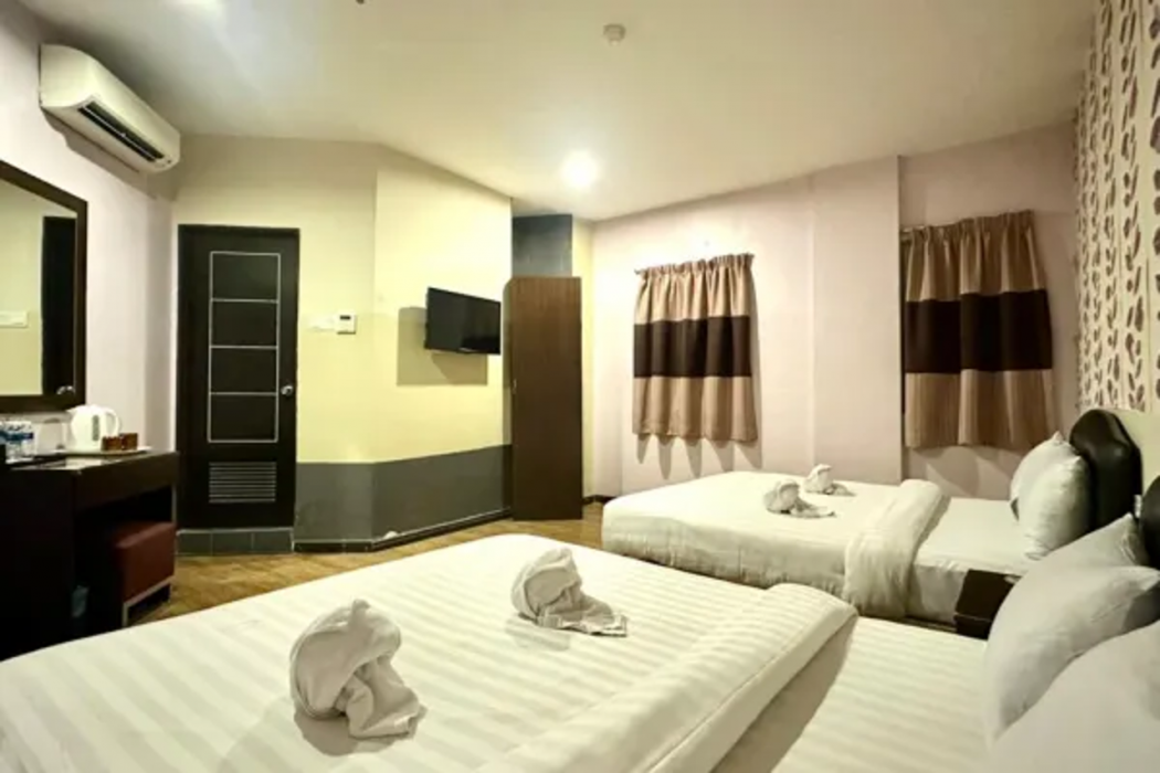 Swing & Pillows @ Sky Star KLIA 1 KLIA 2 16/52