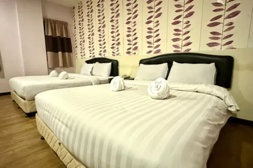 Swing & Pillows @ Sky Star KLIA 1 KLIA 2 18/52