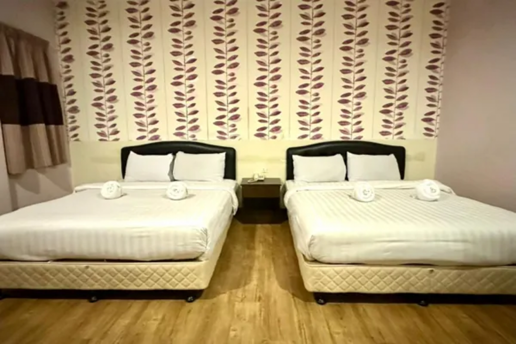 Swing & Pillows @ Sky Star KLIA 1 KLIA 2 11/52