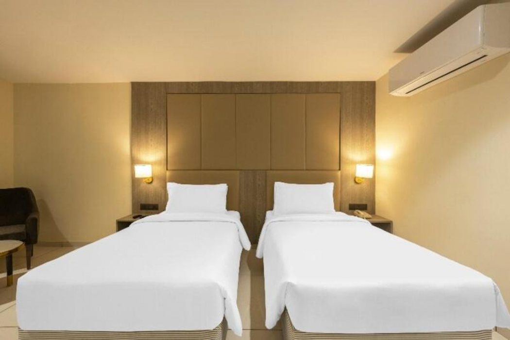 Sunday Hotel Vadodara 12/31