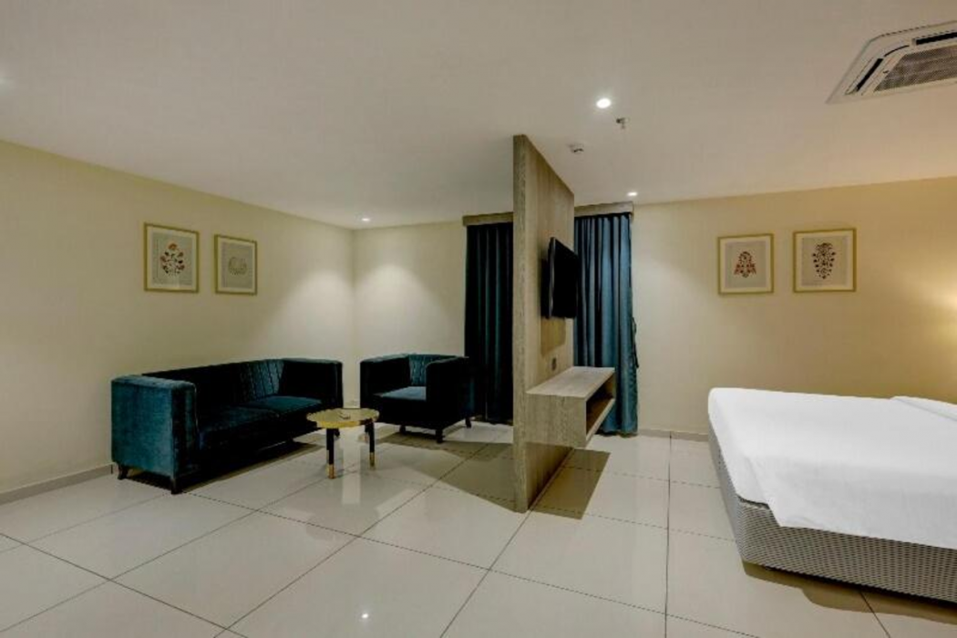 Sunday Hotel Vadodara 14/31