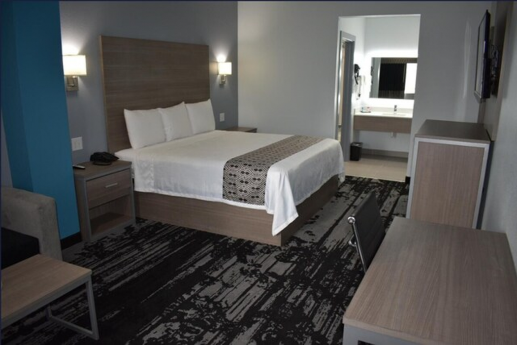 Hotel Royale IAH Airport North Houston I-45 10/30