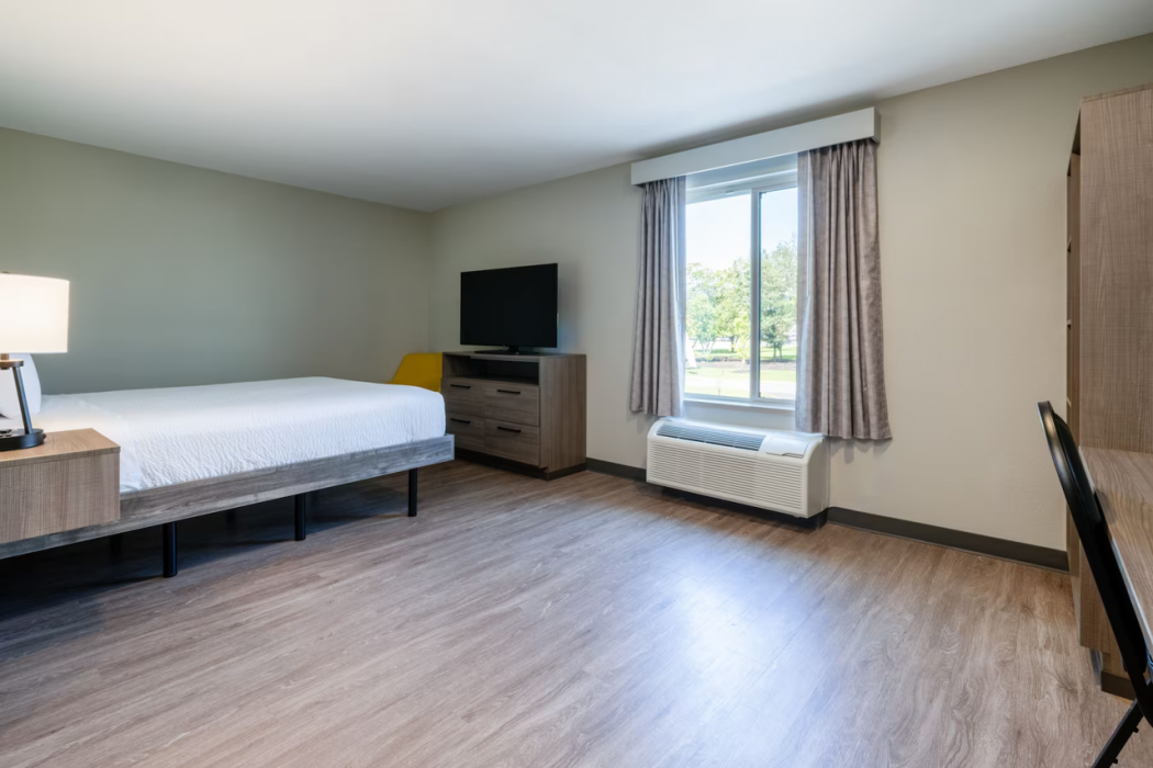 ECHO Suites Extended Stay by Wyndham Colorado Springs Airpt 13/55