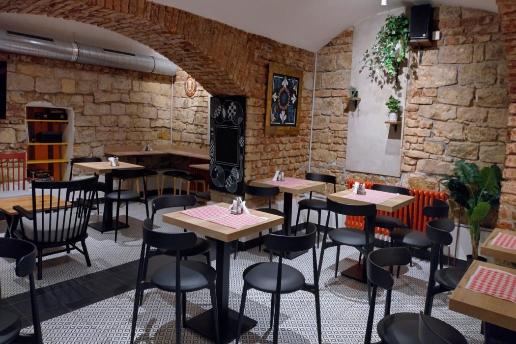 S42 HOTEL 19/20
