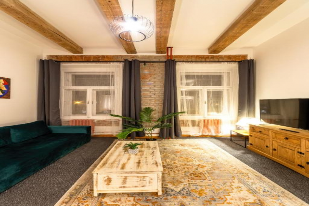 S42 HOTEL 20/20