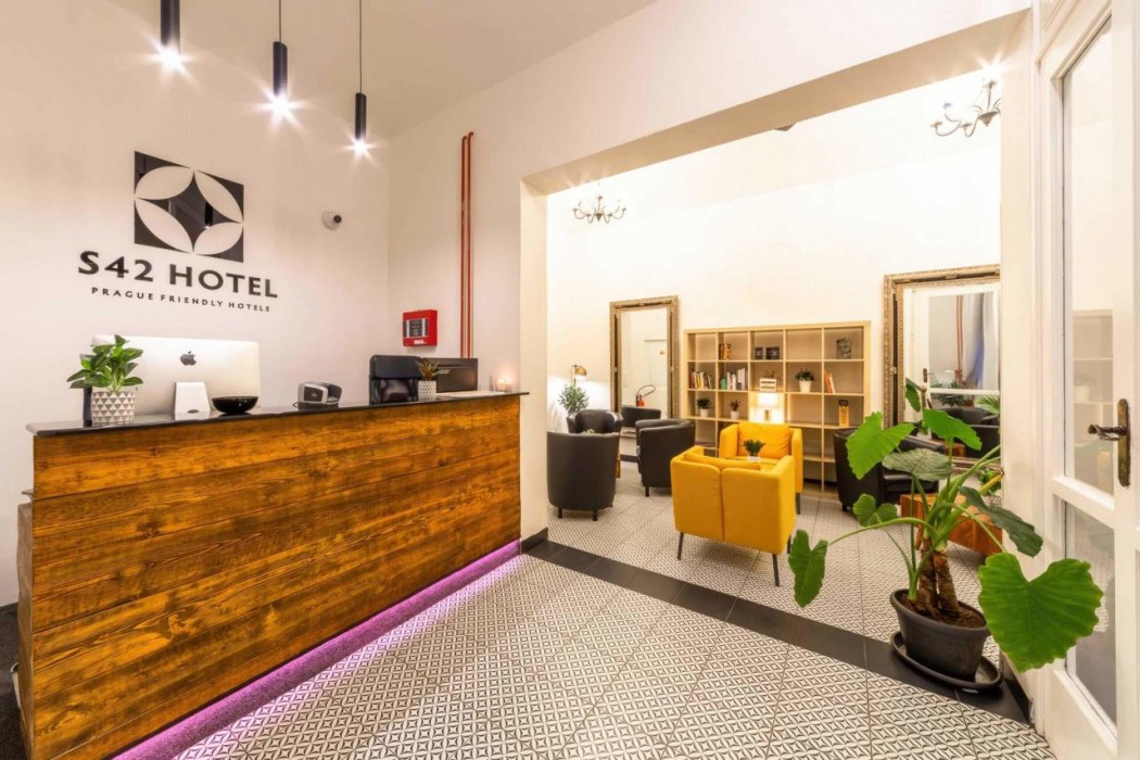 S42 HOTEL 8/20