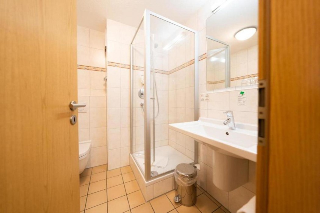 Ates Hotel Kehl 18/60