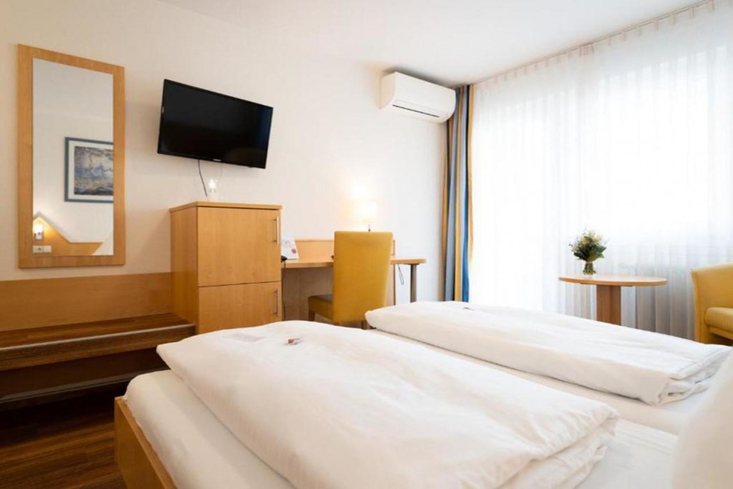 Ates Hotel Kehl 17/60