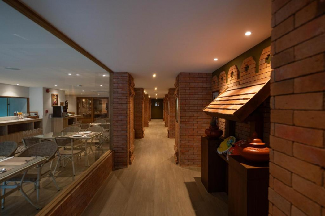 March Hotel & Suite Riverside 36/60