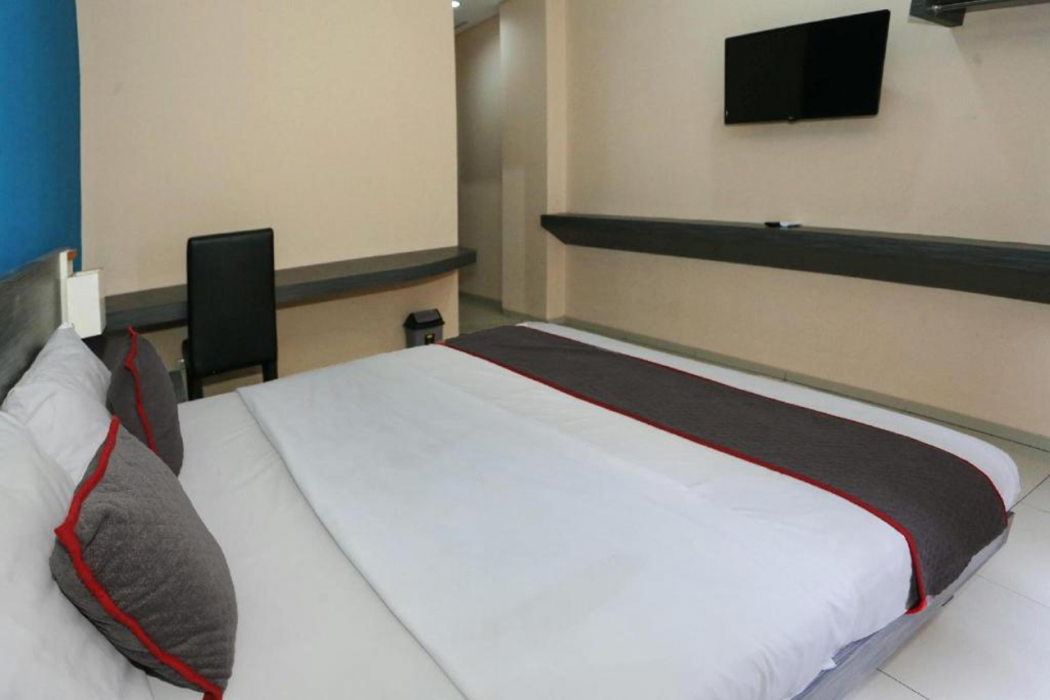Super OYO Townhouse OAK Hotel Fiducia Pondok Gede 14/48