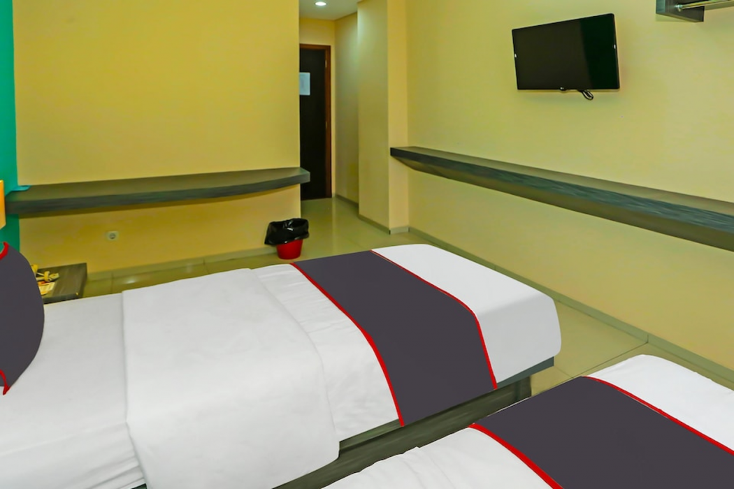 Super OYO Townhouse OAK Hotel Fiducia Pondok Gede 16/48