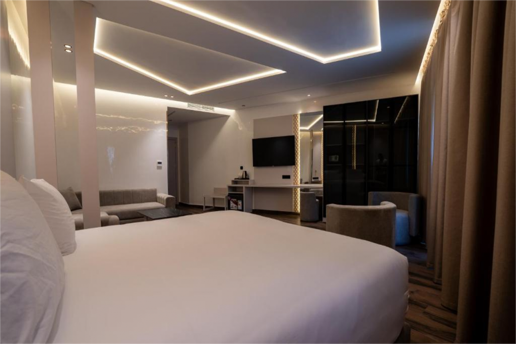 Hotel Esmeralda 10/57