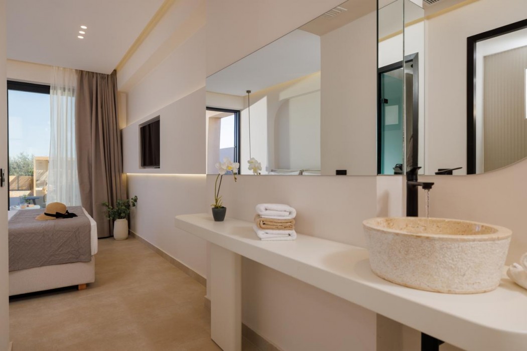 Sokratis LocoLux Villas & Suites 79/86