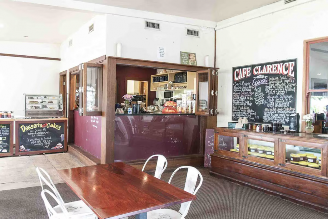 Ulmarra Hotel 25/38