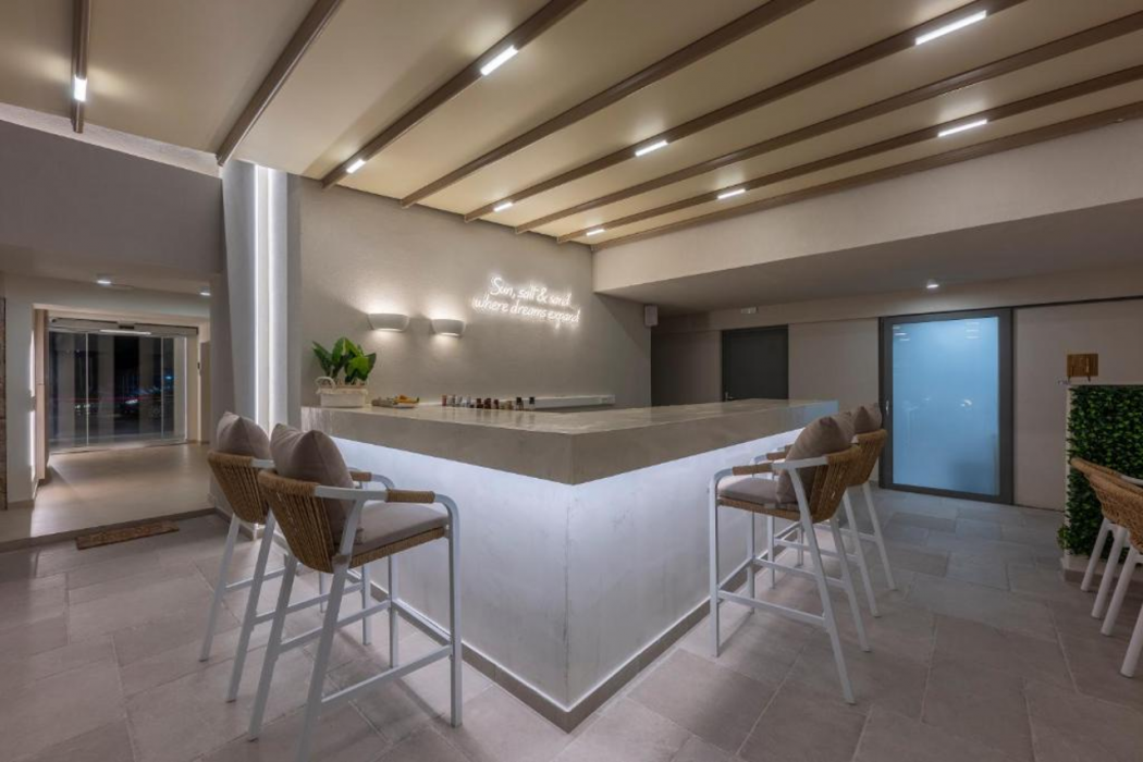 Sandy Seaside Suites 29/66