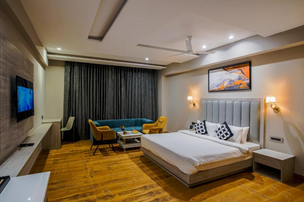 Clubhouse Hotel Chandigarh Mohali 16/47