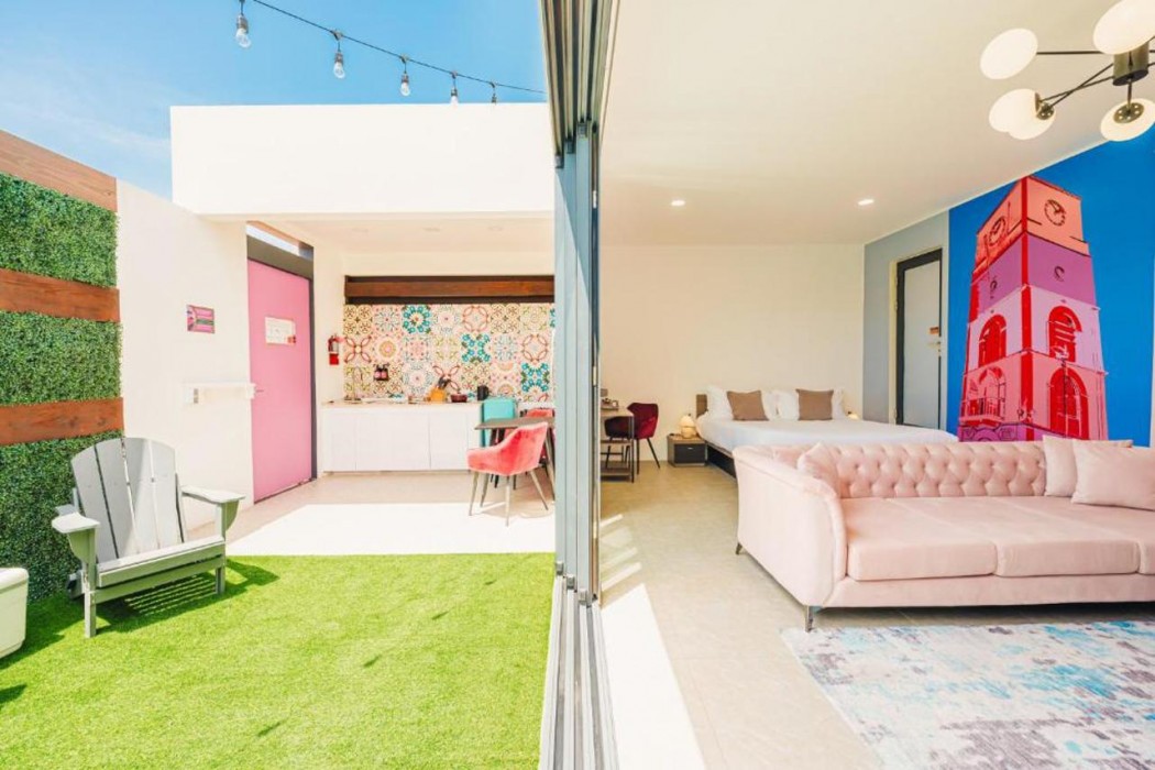 Privada Stays Eagle - Private Pools & Adults 8/25