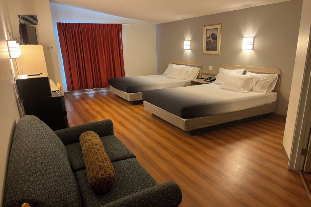 Super 8 by Wyndham Sidney NE 14/14