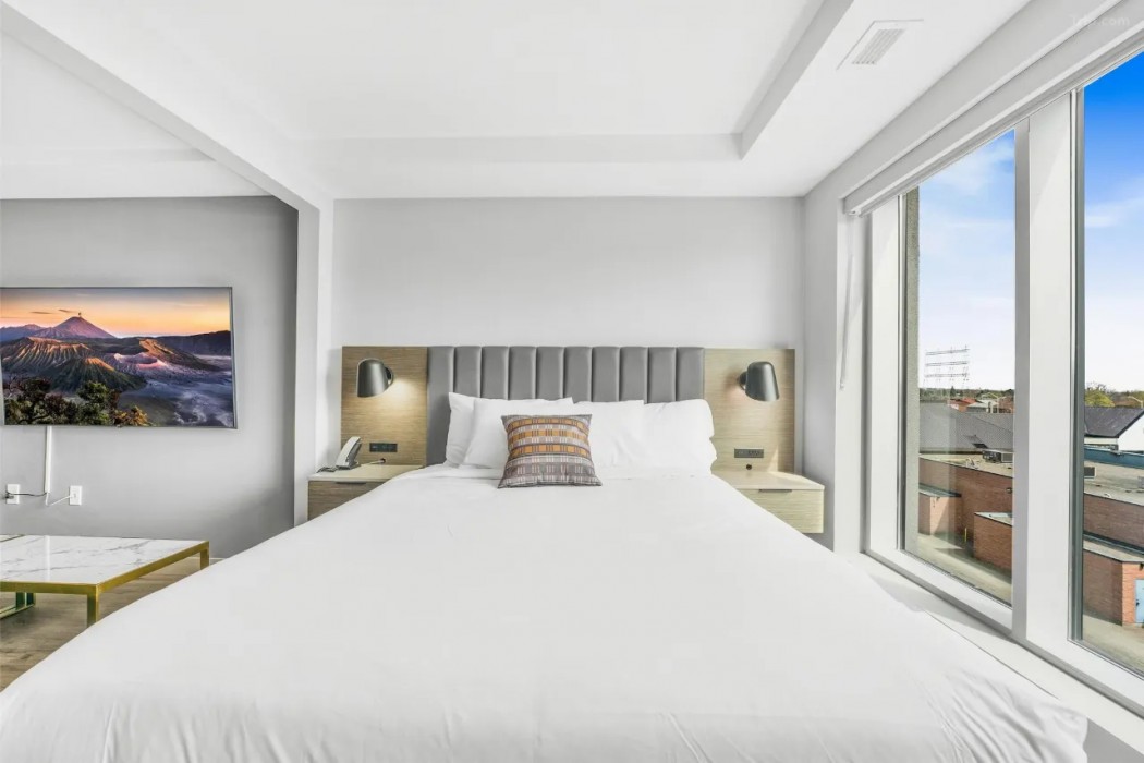 Skye Hotel & Residences, BW Signature Collection 17/30