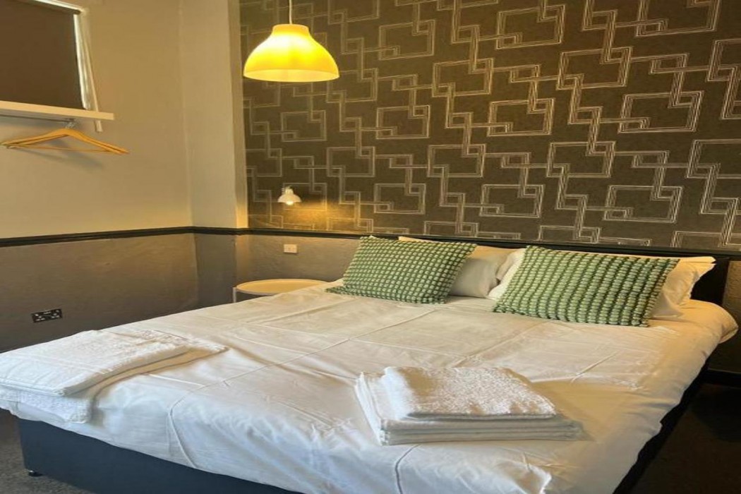 OYO New Charles Dickens Hotel 8/14