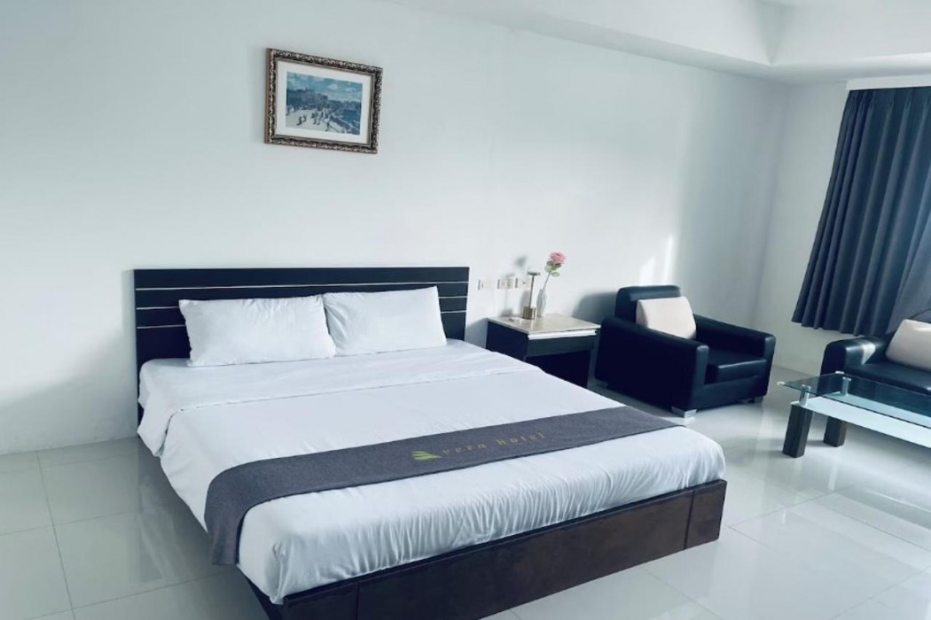 Townhouse Oak Vera Hotel Near Clark International Airport 11/57