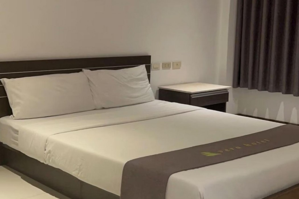 Townhouse Oak Vera Hotel Near Clark International Airport 10/57