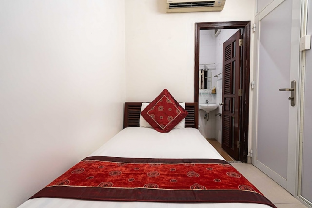 Collection O Dinh Dinh Hotel - Near Tan Son Nhat Airport 15/51