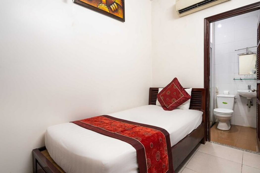 Collection O Dinh Dinh Hotel - Near Tan Son Nhat Airport 17/51