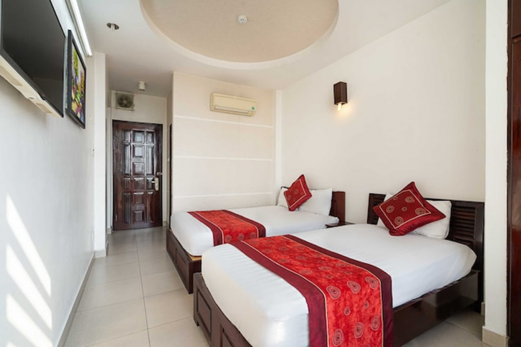 Collection O Dinh Dinh Hotel - Near Tan Son Nhat Airport 13/51