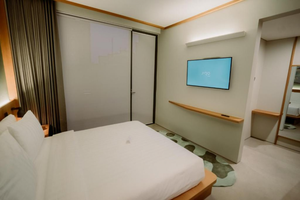 Jiro Hotel 9/50