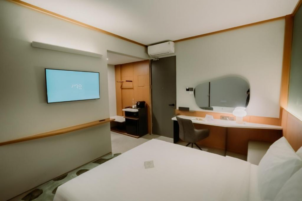 Jiro Hotel 6/50