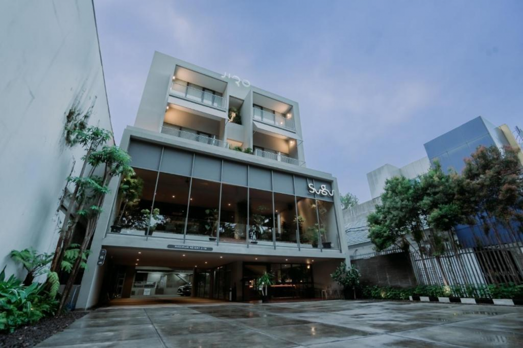 Jiro Hotel 2/50