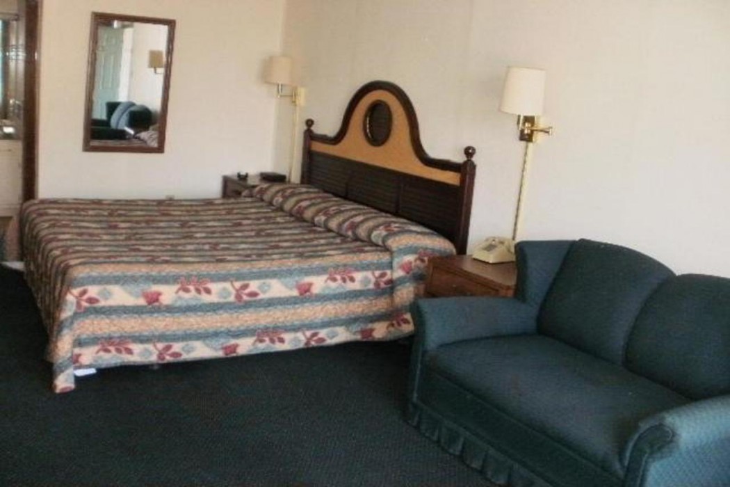 Rodeway Inn Whiteville, NC 4/17