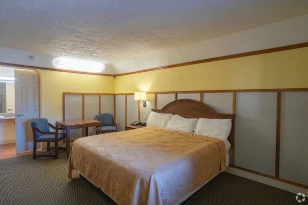 Econo Lodge Canadian, TX 5/22