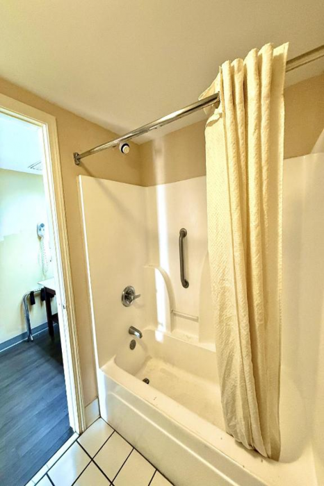 Luxury Inn By Hotel O Hattiesburg, MS 16/50