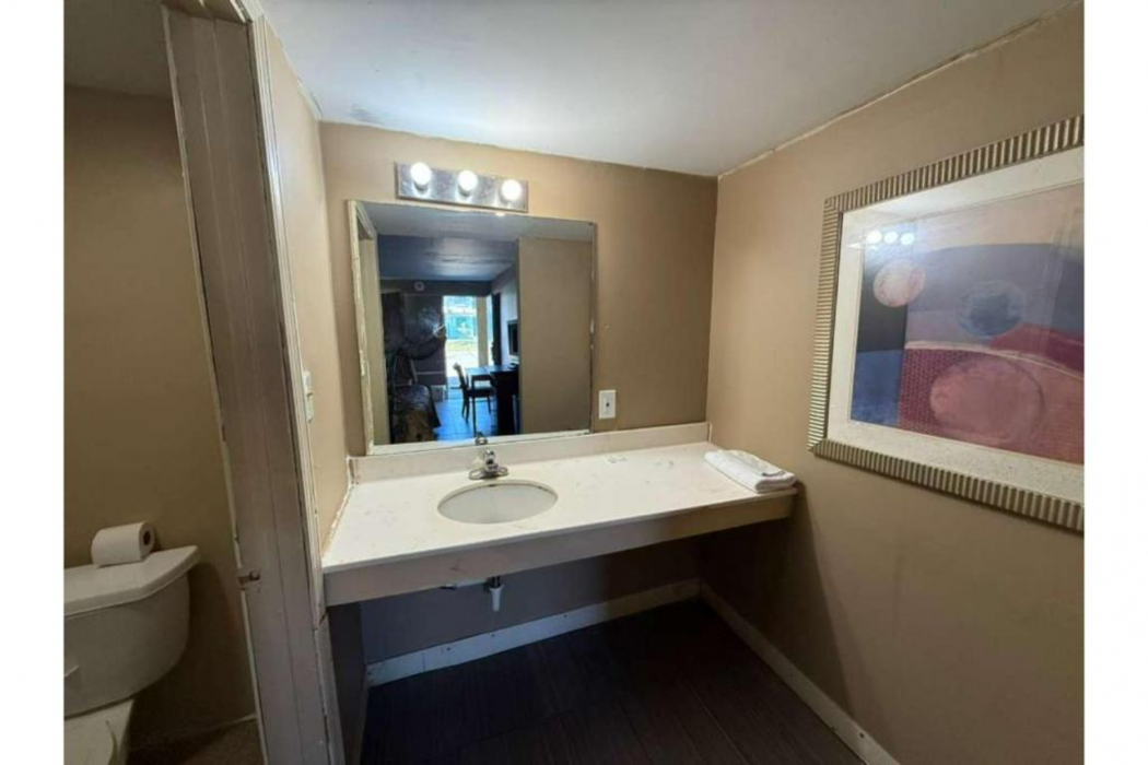 Luxury Inn By Hotel O Hattiesburg, MS 13/50